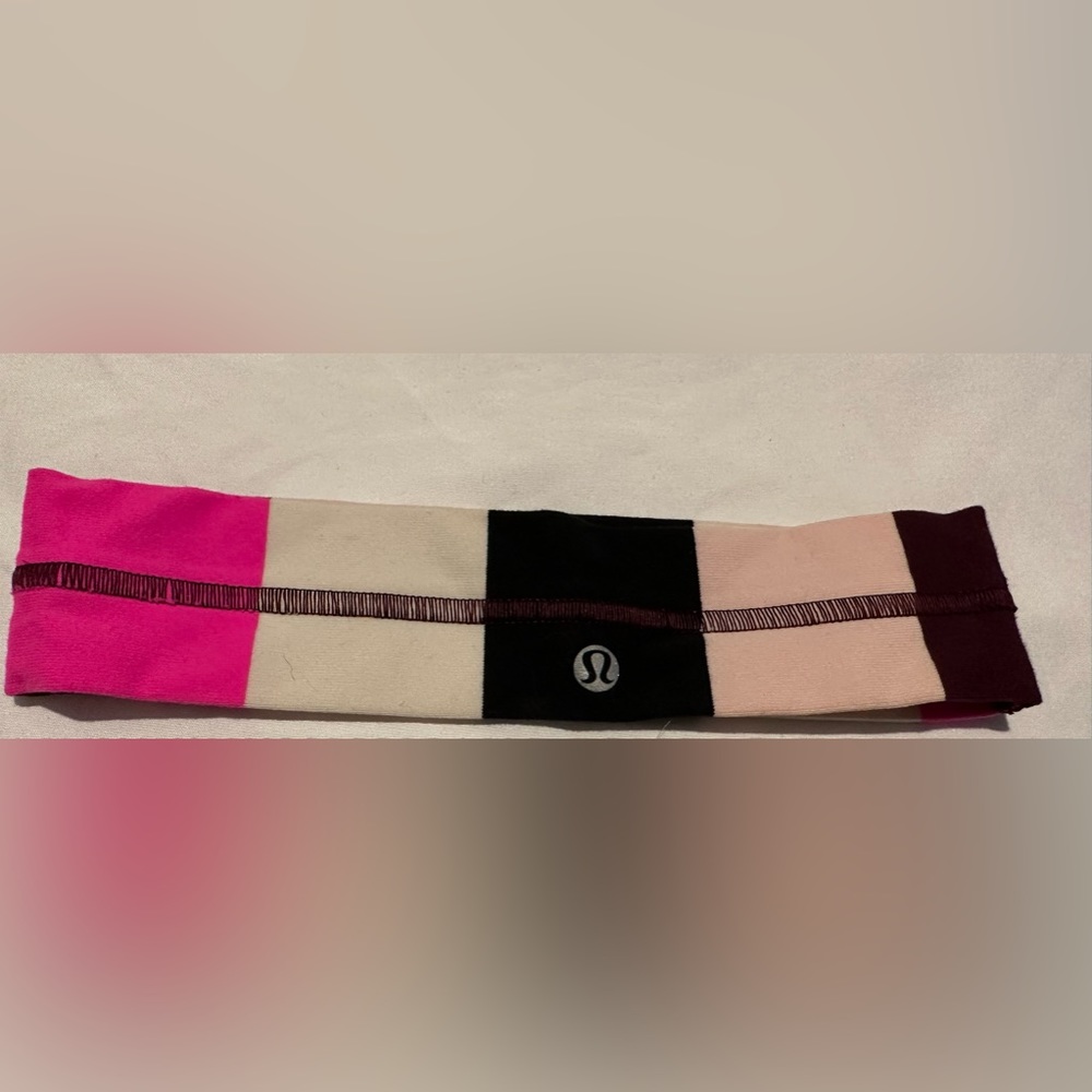 Lululemon women’s fly away tamer headband